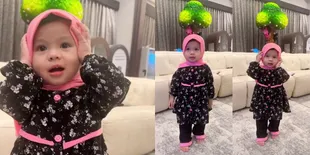 8 Potret Ameena Anak Aurel dan Atta Halilintar Pakai Hijab Pink, Nggemesin Banget Kayak Boneka