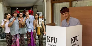 8 Potret Antonio Blanco Jr Bintang Sinetron 'DIA YANG KAU PILIH' Saat Nyoblos, Rela Pulang Kampung ke Bali Demi Masa Depan