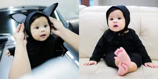 8 Potret Baby Ameena yang Gemesin Banget Pakai Kostum Halloween, Bergaya Ala Catwoman Malah Lucu dan Nggak Ada Seremnya