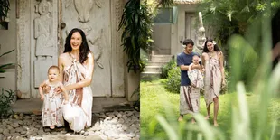8 Potret Baby Djiwa yang Disebut sebagai 'Nadine Versi Travel Size', Kompak Tampil bersama Ibu Pakai Kain Tradisional di Pemotretan Terbaru - Kecil-Kecil Sudah Jadi Model