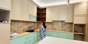 8 Potret Dapur Baru Tissa Biani, Perpaduan Tosca dan Kremnya Bikin Estetik