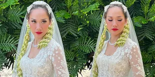 8 Potret Detail Makeup Akad Nikah Bunga Citra Lestari, Cantik dengan Lipstik Merah Menyala