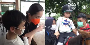 8 Potret Ekspresi Tegang Rafathar Saat Latian Berkuda, Senyum Kaku dan Terlihat Deg-Degan