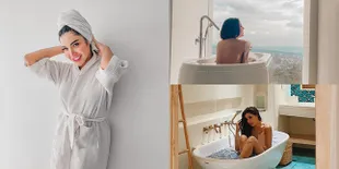 8 Potret Hot Millendaru Berendam di Dalam Bathub yang Bikin Salah Fokus, Makin Berani Pamer Lekuk Tubuh dan Punggung Mulus