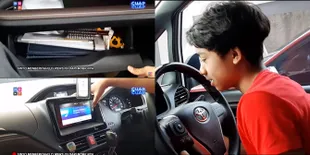 8 Potret Isi Mobil Mewah Betrand Peto, Ada Boneka Kesayangan - Headphone Mahal