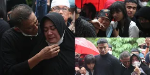 8 Potret Keluarga Vanessa Angel dan Bibi yang Menangis di Pusara, Tangis Makin Pecah Usai Jenazah Dikuburkan