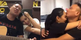 8 Potret Kemesraan Vicky Prasetyo dan Kalina, dari Peluk Cium Kening Hingga Bersandar di Bahu