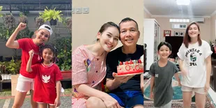 8 Potret Keseharian Ayu Ting Ting yang Biasa Banget Padahal Tajir Melintir, Outfitnya Simple Tapi Berkelas