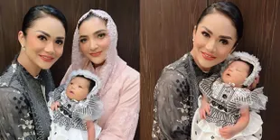 8 Potret Krisdayanti di Akikah Baby Ameena Anak Atta Halilintar dan Aurel Hermansyah, Cantik Serta Matching Banget Dengan Cucu Tercinta