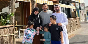 8 Potret Liburan Shireen Sungkar dan Teuku Wisnu di Dubai, Nikmati Sunset Romantis di Gurun Pasir