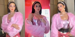 8 Potret Mempesona Anya Geraldine di Hari Ulang Tahun Yang Ke-28, Gaya 90-an Serba Pink Seperti Barbie Hidup!
