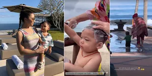 8 Potret Nikita Willy Liburan di Bali, Baby Izz Renang Pakai Baju - Dimandiin Nenek di Tempat Cuci Kaki