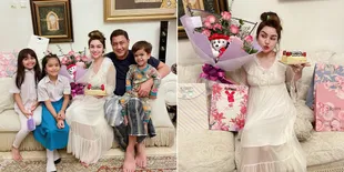 8 Potret Nurah Syahfirah Dapat Surprise Ultah dari Teuku Rafly, Tetap Secantik Barbie Meski Pakai Baju Tidur