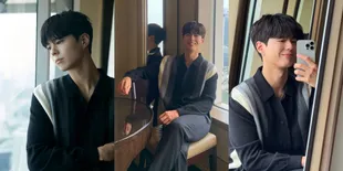 8 Potret Park Bo Gum di Singapura, Gantengnya Kebablasan - Senyuman Manis si Pria Hijau Neon Bikin Silau