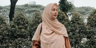 8 Potret Paula Verhoeven Tampil Berhijab, Minta Doa Supaya Lekas Diberi Hidayah - Netizen: Cantiknya Mama Pau!