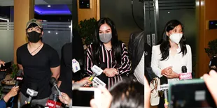 8 Potret Pemeran Film Dewasa Datangi Kantor Polisi, Ada yang Ngaku Jadi Korban - Tak Diberi Tahu Soal Skenario