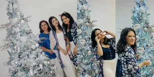 8 Potret Perayaan Natal Marsha Aruan, Seru Serba Biru - Penuh Tawa Bahagia