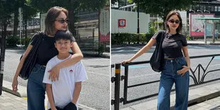 8 Potret Permesta Dhyaz Ajak Anaknya Liburan ke Tokyo, Hunting Skincare - Kunjungi DisneySea