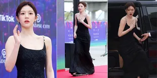 8 Potret Pesona Go Yoon Jung di Red Carpet Baeksang 2023, Pancarkan Visual Secantik Karakter AI