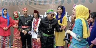 8 Potret Raffi Ahmad dan Irfan Hakim Cobain Jengkol di Warung Makan Betawi Milik Mandra, Putri Cantik Jadi Sorotan