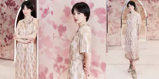 8 Potret Song Hye Kyo Tampil Elegan di Event Fendi, Cantiknya Bak Peri Musim Semi dengan Rambut Pixie Cut yang Memikat