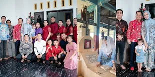 8 Potret Thisia Istri Mantan Ipar Ussy Sulistiawaty Rayakan Natal Bareng Ibunda, Akur Meski Sekarang Beda Agama