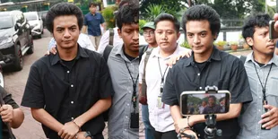 8 Potret Vadel Badjideh Siap Hadapi Sidang, Pengacara Sebut Berharap Bisa Bertemu Nikita Mirzani