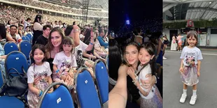 8 Potret Yasmine Wildblood Anak 2 Anak Gadisnya Nonton Konser Taylor Swift di Singapura, Seru Banget
