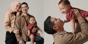 9 Foto Pemotretan Terbaru Keluarga Citra Kirana dan Rezky Aditya, Baby Athar Makin Gembul Bikin Gemes
