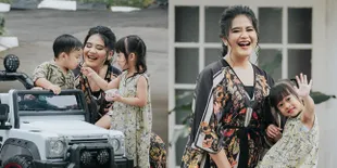 9 Photoshoot Kahiyang Ayu dan Kedua Anaknya yang Sudah Beranjak Besar, Nahyan Makin Ganteng Gemesin