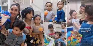 9 Potret Gala Sky Asyik Main dengan Bayi-Bayi Asuhan Crazy Rich Monica Soraya, Nggemesin Banget!