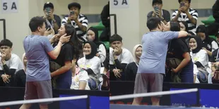 9 Potret Ariel NOAH Peluk Alleia Usai Kalah Main Ping Pong Lawan Desta, Dapat Kecupan Manis dari Sang Putri