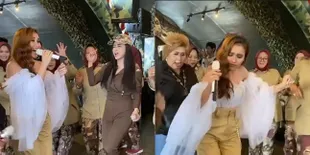 9 Potret Ayu Ting Ting Nyanyi dan Joget Bareng Dewi Perssik Hibur Ibu-Ibu dari BIN, Seru Banget!