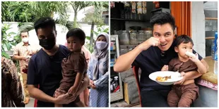9 Potret Baim Wong Saat Datangi Pernikahan Orang Tak Dikenal, Pengantin Kaget - Disambut Histeris Ibu-Ibu