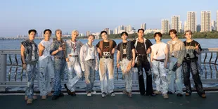9 Potret Konser SEVENTEEN di Jamsu Bridge, Penggemar Dapat Pujian Karena Rapikan Kursi Selesai Konser