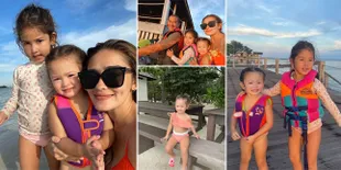 9 Potret Liburan Keluarga Yasmine Wildblood dan Abi Yapto, Sera dan Sophia Pakai Bikini Nggemesin Banget