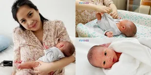 9 Potret Perdana Nagita Slavina Memandikan Baby Rayyanza, Kini Mulai Sadar Kamera - Mata Bulatnya Curi Perhatian