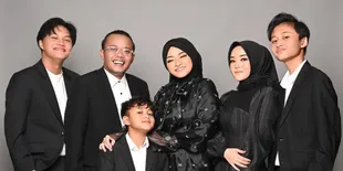 9 Potret Quality Time Keluarga Sule, Makan Bareng Disuapin Sudah Bikin Bahagia