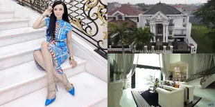 9 Potret Rumah Mewah Crazy Rich Surabaya Cantik Amelia Salim, Bertebaran Logo Versace - Ada Tungku Perapian yang Didatangkan dari Jerman