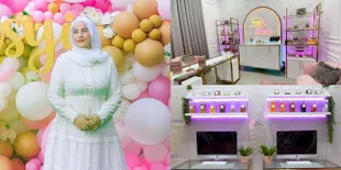 9 Potret Studio Baru Tasyi Athasyia, Mewah Dengan Aksen Emas dan Pink - Sediakan Fasilitas Lengkap Untuk Manjakan Karyawan Saat Bekerja