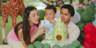Potret Ultah Pertama Baby Arash, Aaliyah Massaid dan Thariq Halilintar Bahagia