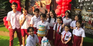 Ada Cipung Hingga Arsy Hermansyah, 8 Potret Anak Artis Nonton Film 'DILAN 1983: WO AI NI' - Gemas Pakai Seragam SD