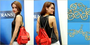 Ada Yang Mau Gantungan Kunci Emas Desain Cinta Laura