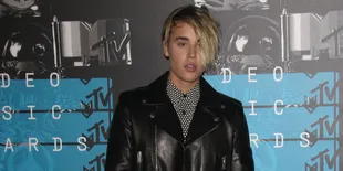 Adegan Cinta Justin Bieber - Xenia Deli, Buat Jomblo Makin Merana