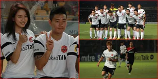 Aksi Bintang Running Man Tanding Sepakbola di GBK Jakarta