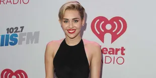 Aksi Miley Cyrus Selama Bangerz Tour di Australia, Heboh!