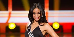 Aksi Seksi Kontestan Miss Universe Saat Berlenggok Dengan Bikini