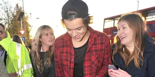 Alasan Yang Jelas Kenapa Harry Styles Tidak Follback Kalian