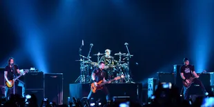 Alter Bridge Bakar Jakarta Lewat Aksi Panggung