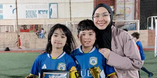 Anak Oki Setiana Dewi Ikut Klub Bola di Mesir, Dapat Penghargaan Player of The Year